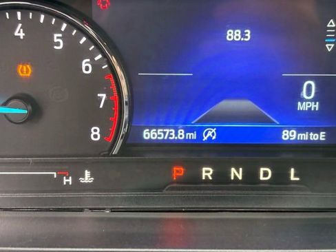 Used 2021 Ford Explorer XLT image 11