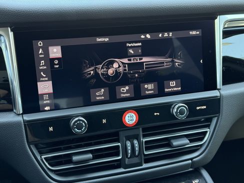 Used 2025 Porsche Macan Loaner image 21