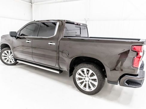 Used 2019 Chevrolet Silverado 1500 High Country w/ Technology Package AWD/4WD image 4