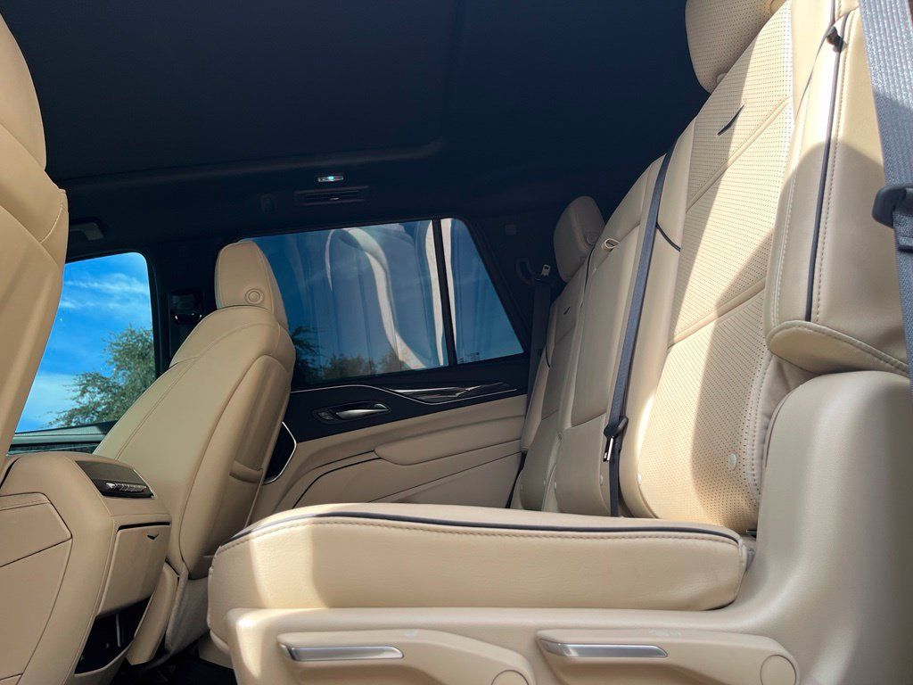 Used 2023 Cadillac Escalade Premium Luxury w/ Performance Package AWD/4WD image 10