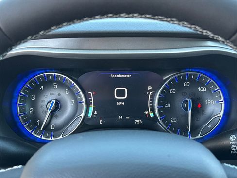 New 2025 Chrysler Voyager LX image 32