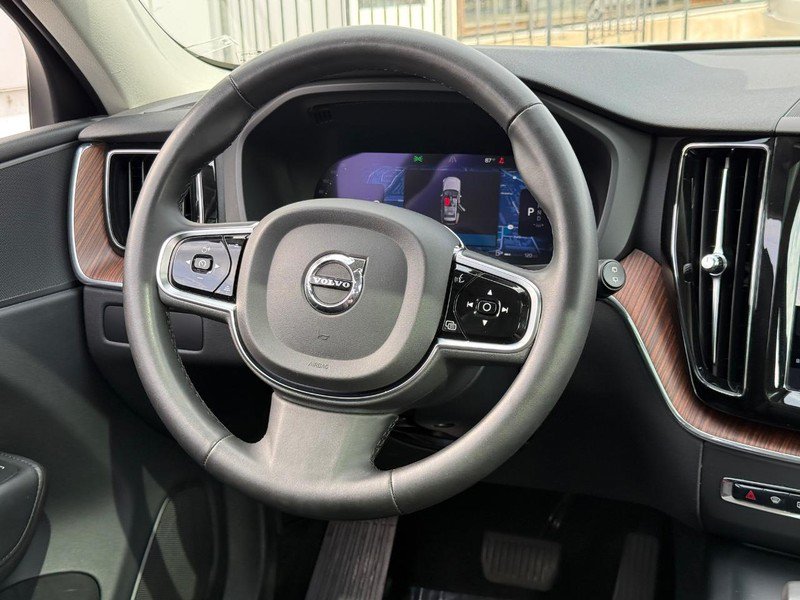 Certified 2024 Volvo XC60 B5 Plus w/ Protection Package Premier AWD/4WD image 13
