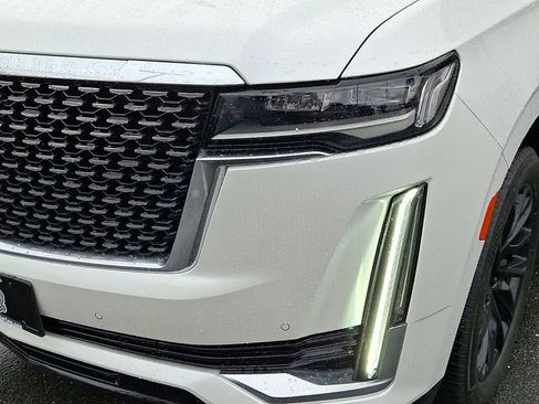 Used 2024 Cadillac Escalade Premium Luxury w/ Performance Package image 11