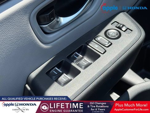 Used 2025 Honda Pilot Touring image 9