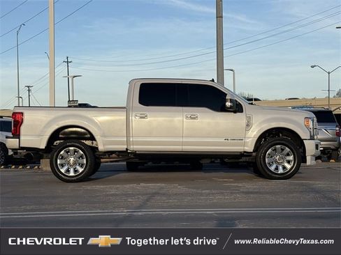 Used 2019 Ford F250 Platinum w/ Platinum Ultimate Package image 5