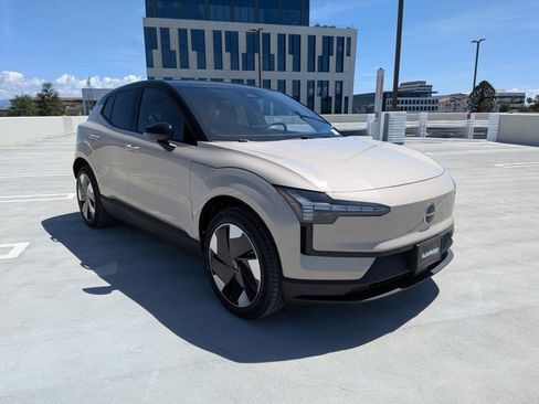 New 2026 Volvo EX30 Plus w/ Climate Package RWD image 6