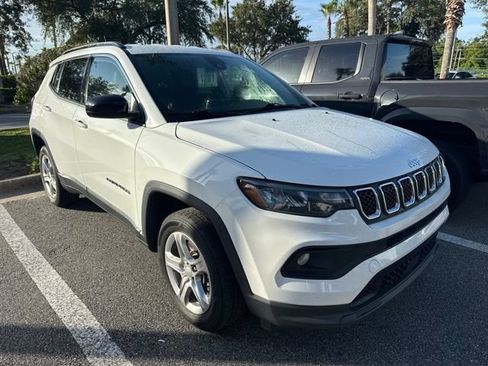 Used 2023 Jeep Compass Latitude AWD/4WD image 2