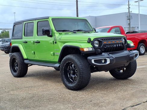 Used 2019 Jeep Wrangler Unlimited Sahara AWD/4WD image 2