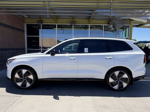 Used 2025 Volvo EX90 Ultra AWD/4WD image 7