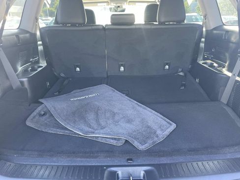 Used 2017 Toyota Highlander Limited FWD image 11