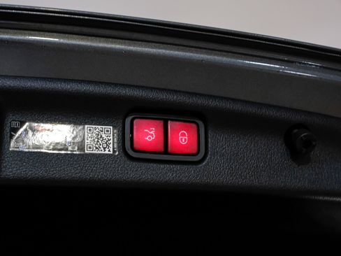 Used 2025 Mercedes-Benz C 300 4MATIC Sedan image 53