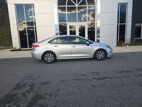 Used 2022 Toyota Corolla LE image 7