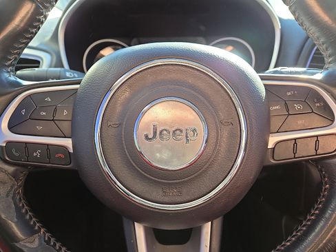 Used 2018 Jeep Compass Latitude w/ Popular Equipment Group image 16