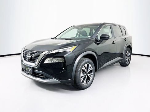 Used 2023 Nissan Rogue SV image 3