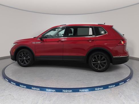 Used 2023 Volkswagen Tiguan SE w/ Panoramic Sunroof Package AWD/4WD image 9