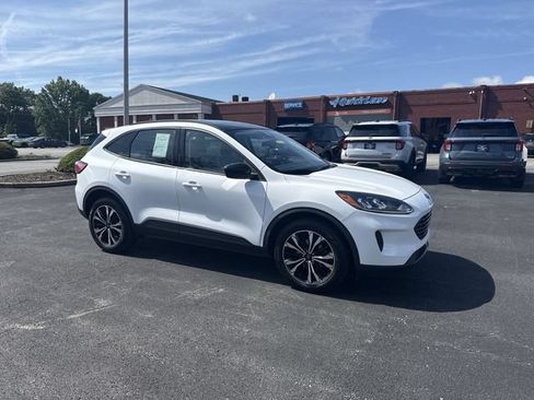 Used 2022 Ford Escape SE w/ SE Sport Appearance Package AWD/4WD image 11