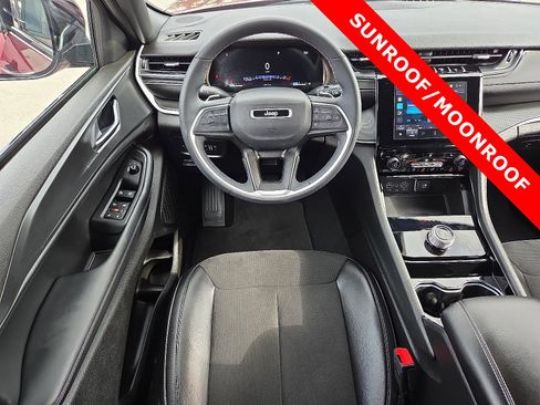 Used 2023 Jeep Grand Cherokee Altitude image 11