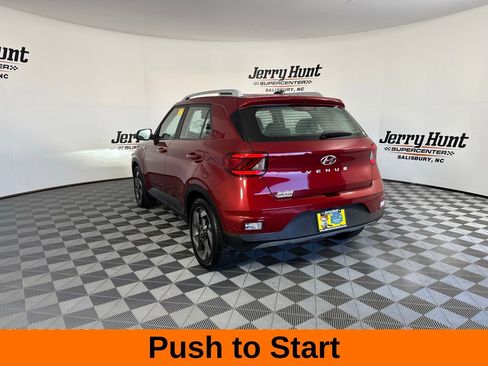 Used 2024 Hyundai Venue Limited image 9