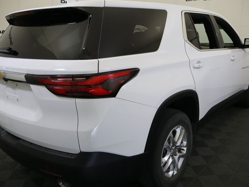 Used 2023 Chevrolet Traverse LS FWD image 6