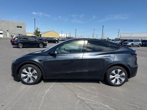 Used 2024 Tesla Model Y Long Range AWD/4WD image 8