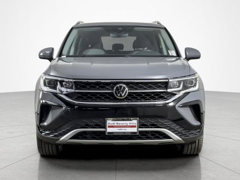 Used 2022 Volkswagen Taos SEL w/ Panoramic Sunroof Package image 8