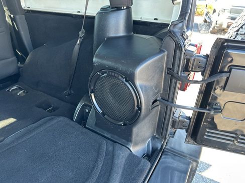 Used 2012 Jeep Wrangler Rubicon w/ PWR Convenience Group image 17