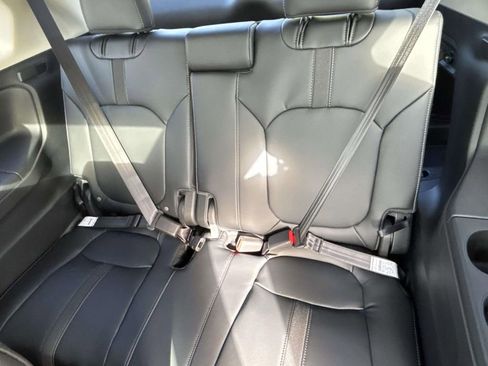 Used 2025 Honda Pilot Touring image 15