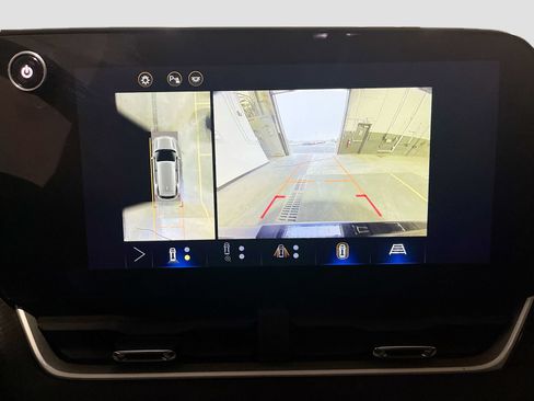 Used 2025 Chevrolet Equinox LT w/ Safety and Technology Package FWD image 13