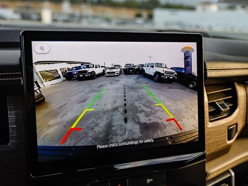 Used 2024 Ford Expedition Limited image 26