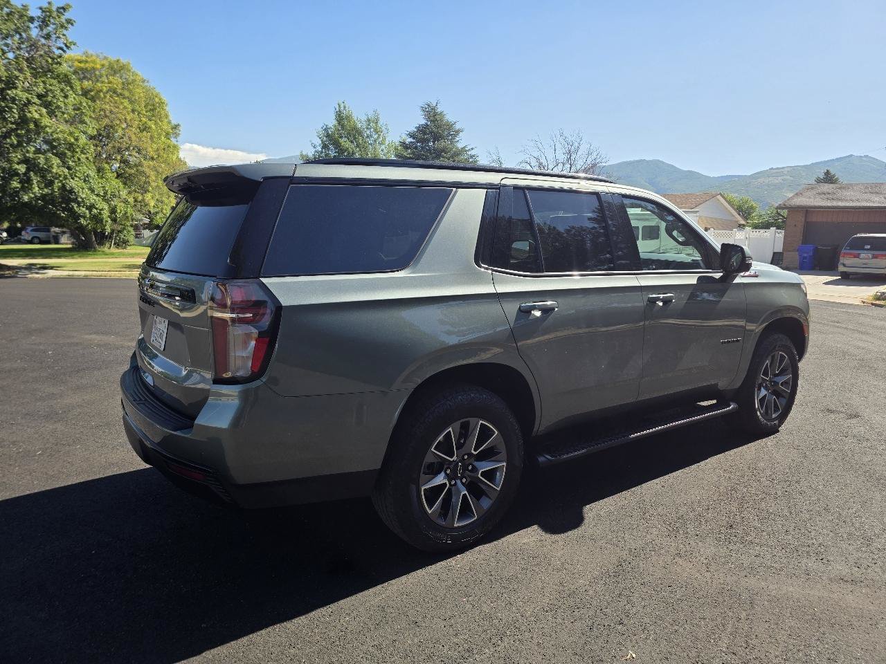 Used 2023 Chevrolet Tahoe Z71 w/ Luxury Package AWD/4WD image 4