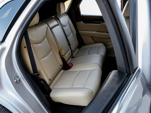 Used 2018 Cadillac XT5 Sport Utility 4D image 36