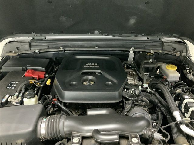Used 2023 Jeep Wrangler Unlimited Sahara AWD/4WD image 10