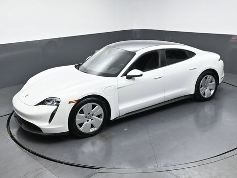 Used 2022 Porsche Taycan image 42