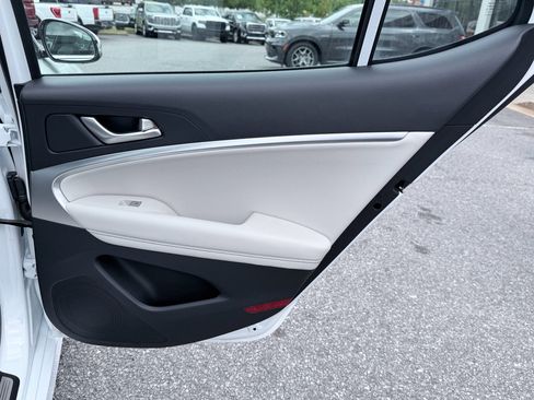 Used 2025 Genesis G70 2.5T AWD/4WD image 30