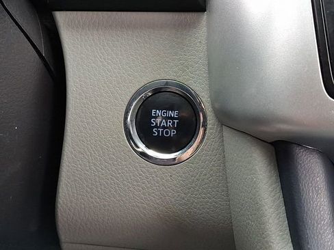 Used 2019 Toyota Highlander XLE image 25