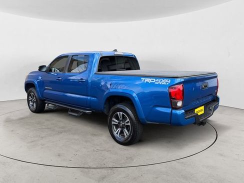 Used 2018 Toyota Tacoma TRD Sport w/ Technology Package image 3