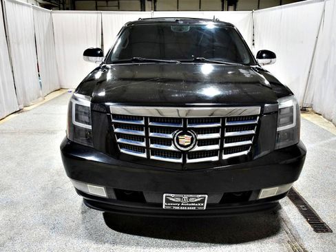 Used 2014 Cadillac Escalade Luxury RWD image 2