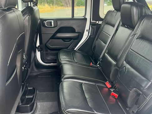 Used 2018 Jeep Wrangler Unlimited Sahara image 19