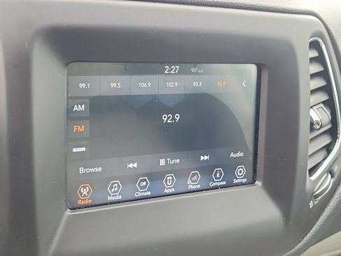 Used 2018 Jeep Compass Latitude w/ Popular Equipment Group FWD image 29
