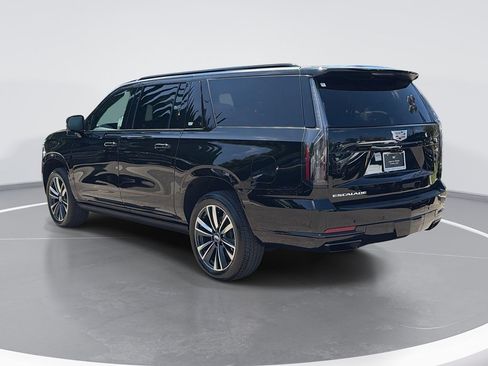 Used 2025 Cadillac Escalade ESV Sport AWD/4WD image 5