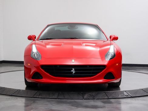 Used 2016 Ferrari California T RWD image 43