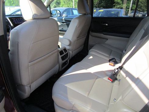 Used 2018 Honda Pilot Touring image 16