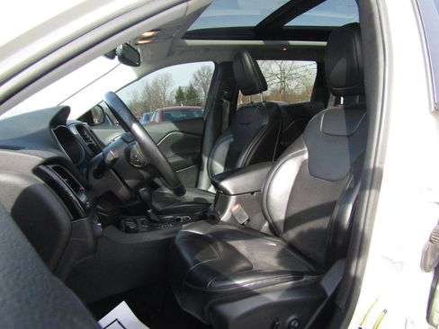 Used 2019 Jeep Cherokee Latitude Plus image 17