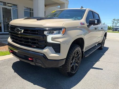 Used 2022 Chevrolet Silverado 1500 LT Trail Boss w/ LT Trail Boss Premium Package AWD/4WD image 2
