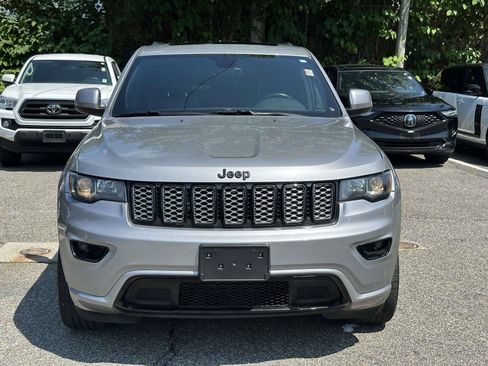 Used 2018 Jeep Grand Cherokee Altitude AWD/4WD image 8