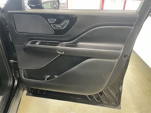 Used 2023 Lincoln Aviator AWD image 19