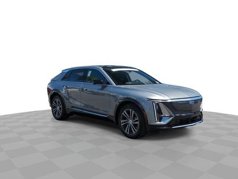 Certified 2024 Cadillac Lyriq Luxury RWD image 3