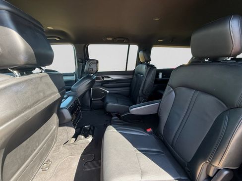 Used 2025 Jeep Wagoneer L Series II AWD/4WD image 37