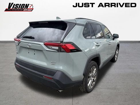 Used 2019 Toyota RAV4 XLE Premium AWD/4WD image 4
