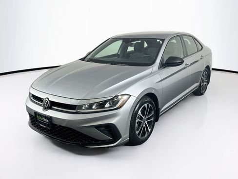 Used 2025 Volkswagen Jetta Sport FWD image 3